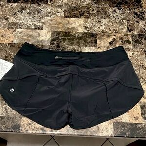 LULULEMON SPEED UP LOW RISE SHORT 2.5” LINED NWT SIZE 12 or 14 BLACK COLOR
